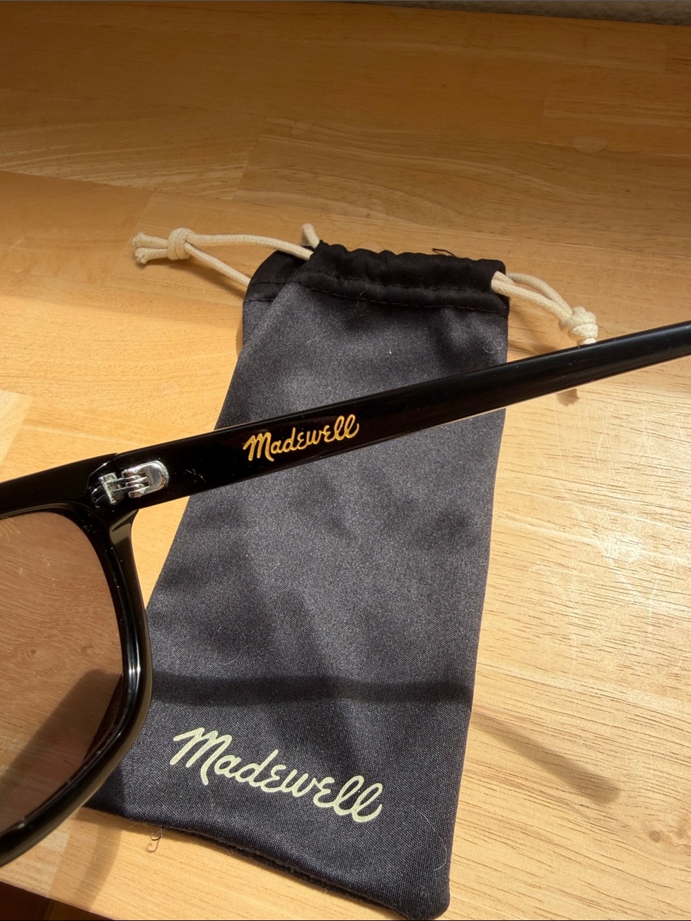 Madewell Black Cat-Eye Sunglasses with Dark Lenses - Picture 2 of 4